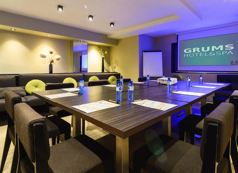Ruang konferensi Foto