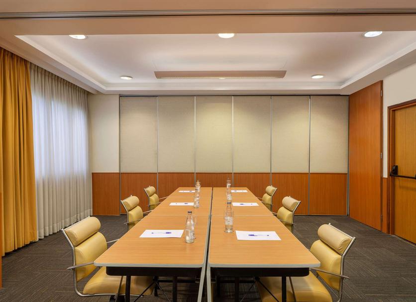 Ruang konferensi Foto