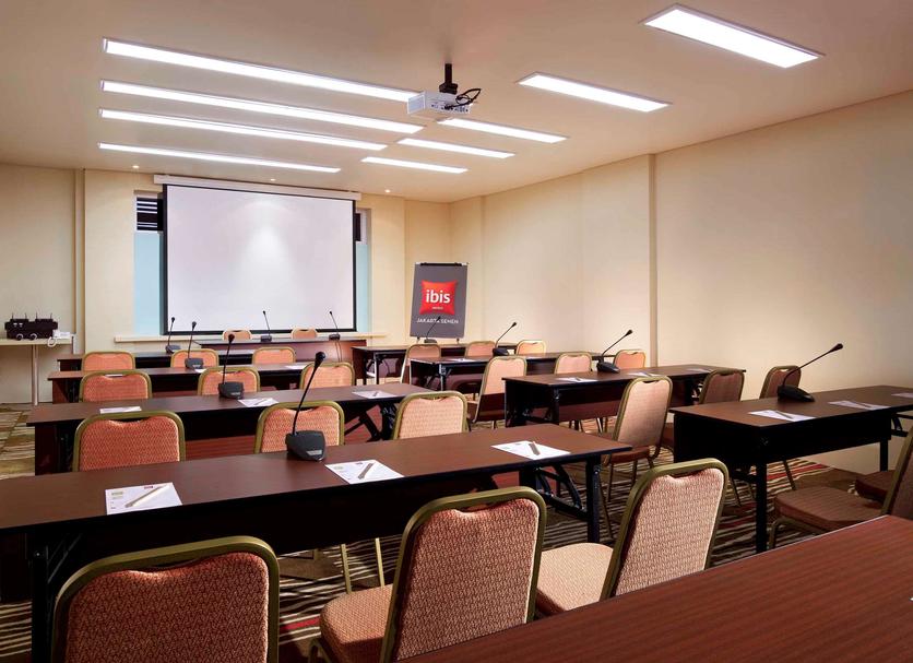 Ruang konferensi Foto
