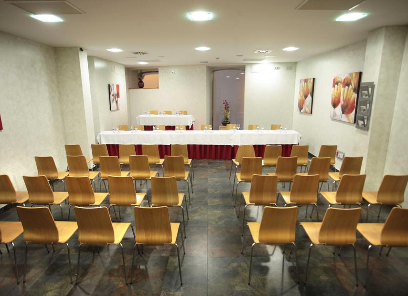Ruang konferensi Foto