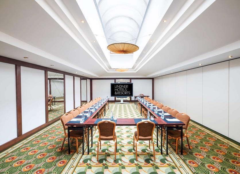 Ruang konferensi Foto