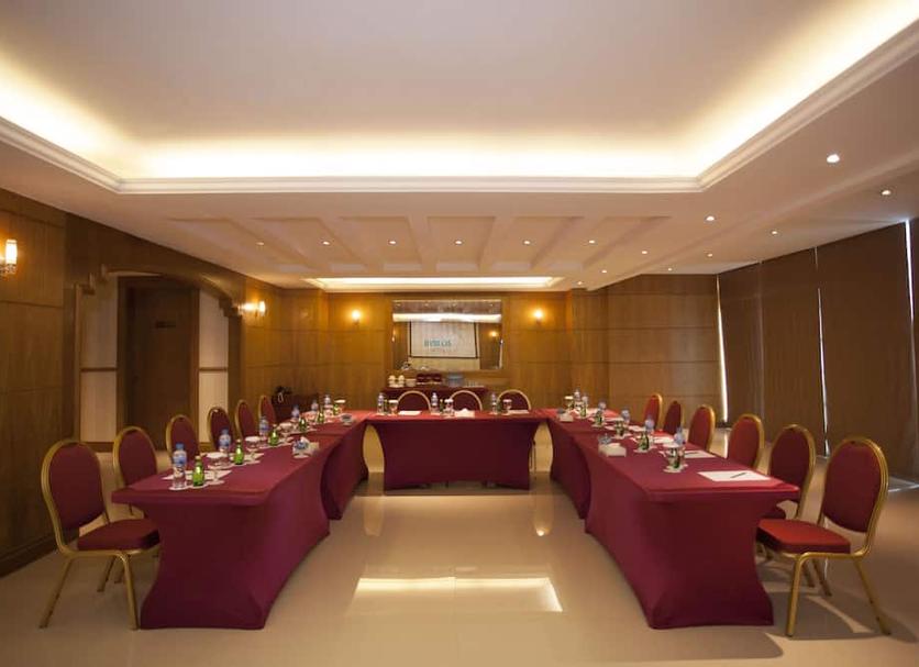 Ruang konferensi Foto
