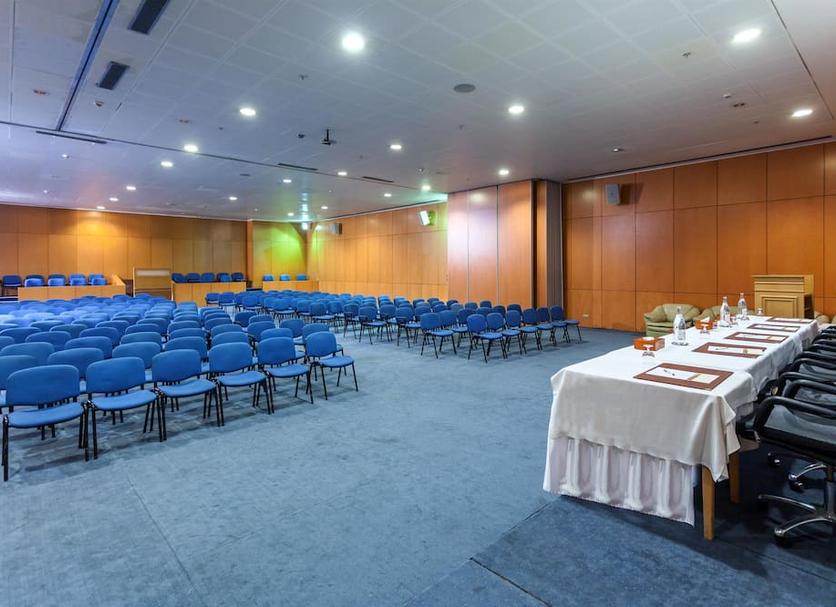 Ruang konferensi Foto
