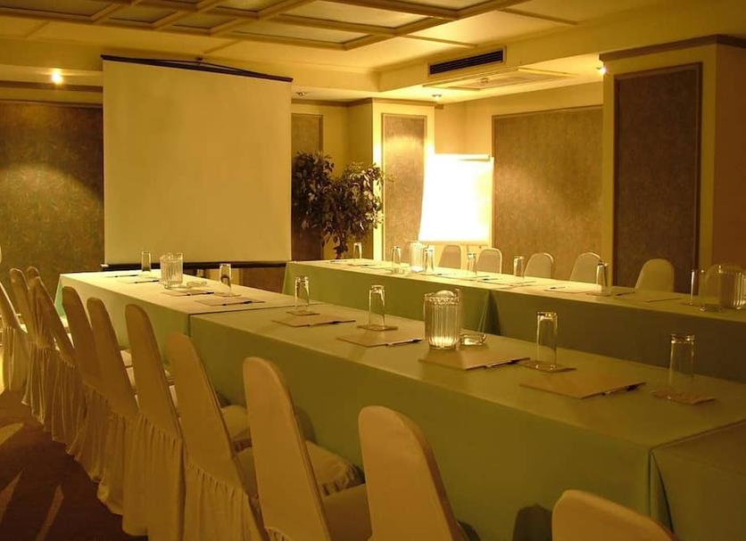 Ruang konferensi Foto