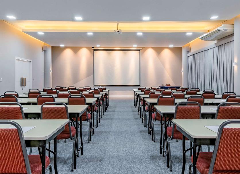 Ruang konferensi Foto