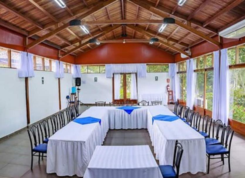 Ruang konferensi Foto