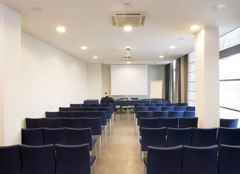 Ruang konferensi Foto