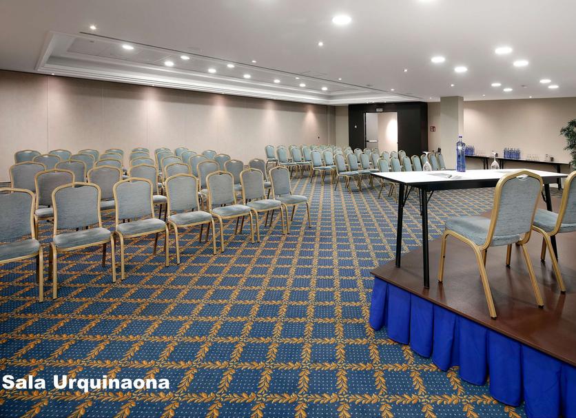 Ruang konferensi Foto