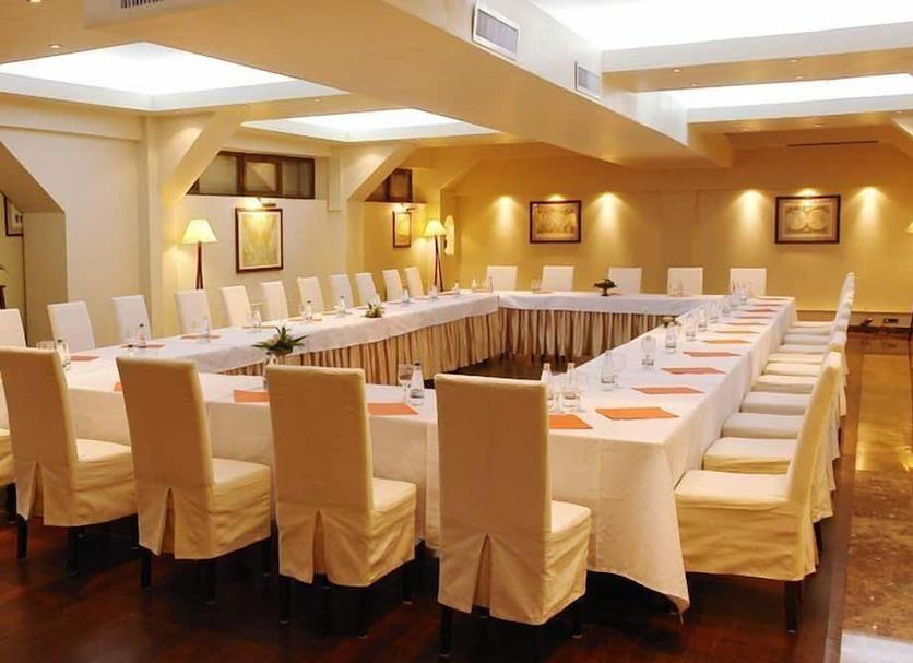 Ruang konferensi Foto