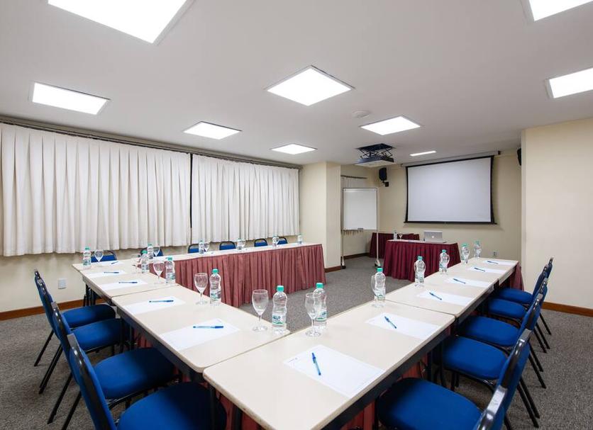 Ruang konferensi Foto