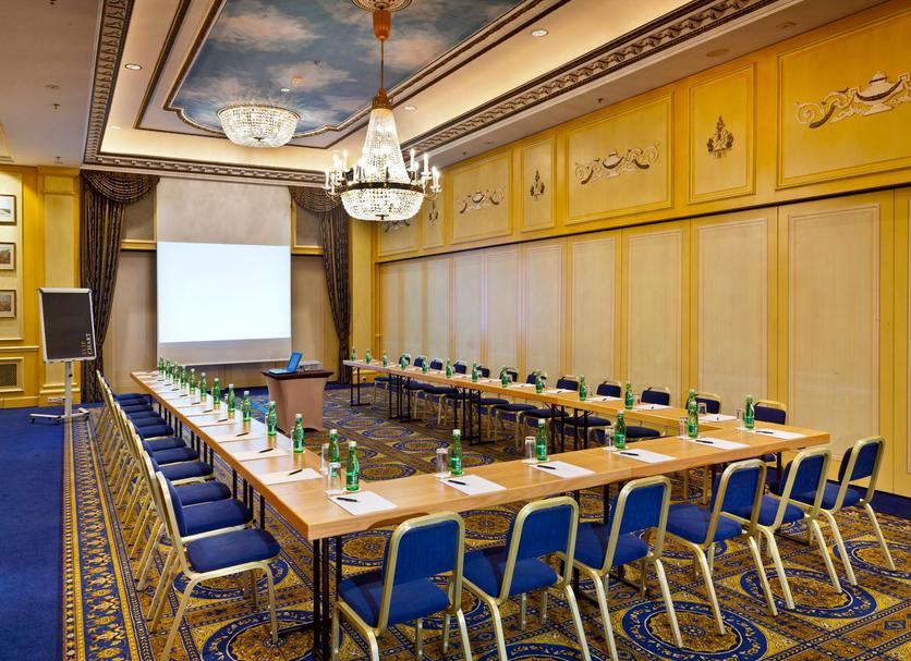 Ruang konferensi Foto