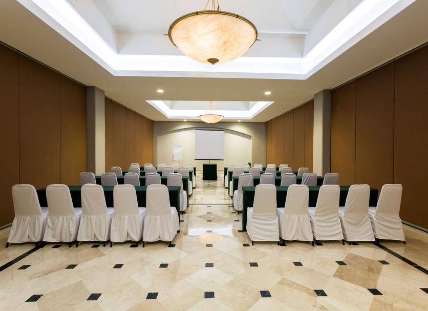 Ruang konferensi Foto