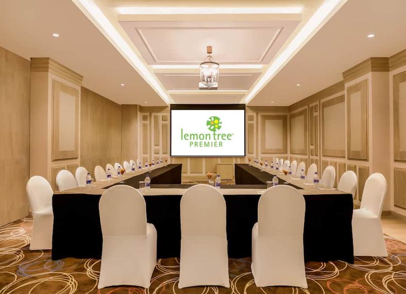 Ruang konferensi Foto
