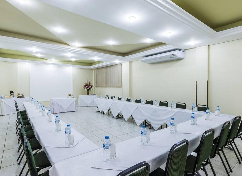 Ruang konferensi Foto
