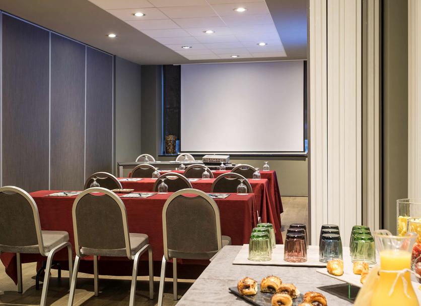 Ruang konferensi Foto
