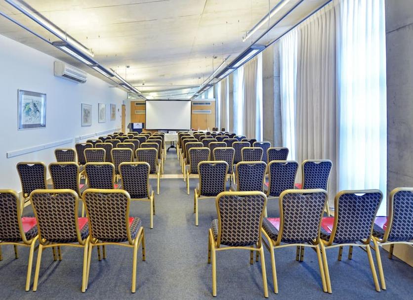 Ruang konferensi Foto