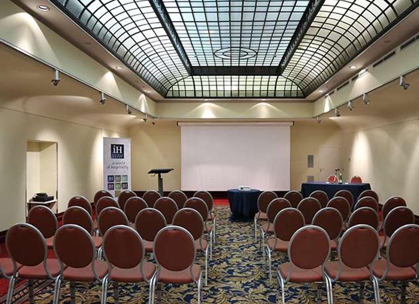Ruang konferensi Foto
