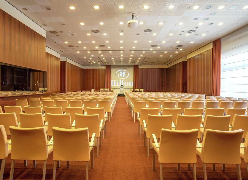 Ruang konferensi Foto