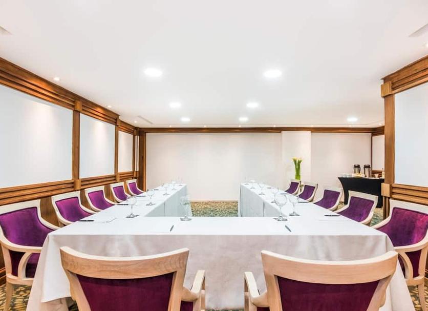Ruang konferensi Foto