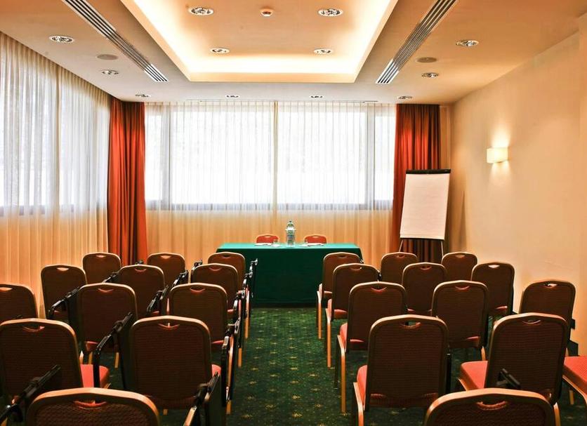 Ruang konferensi Foto