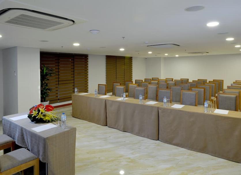 Ruang konferensi Foto