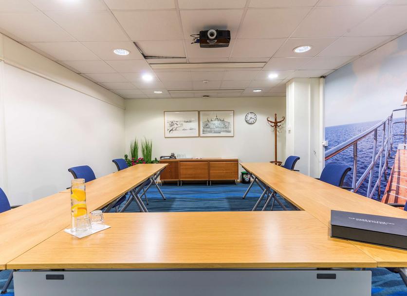 Ruang konferensi Foto