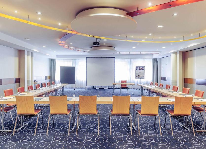 Ruang konferensi Foto