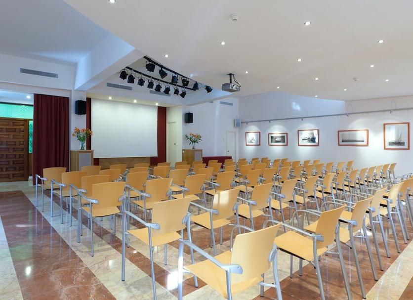 Ruang konferensi Foto