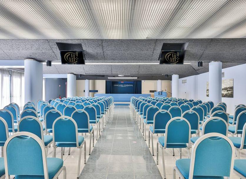 Ruang konferensi Foto