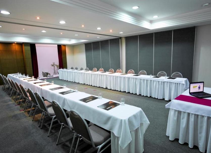 Ruang konferensi Foto