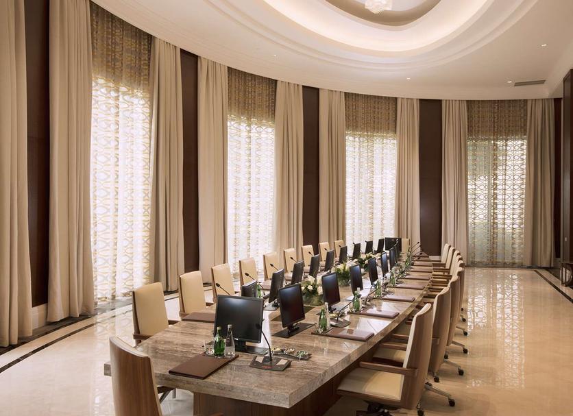 Ruang konferensi Foto