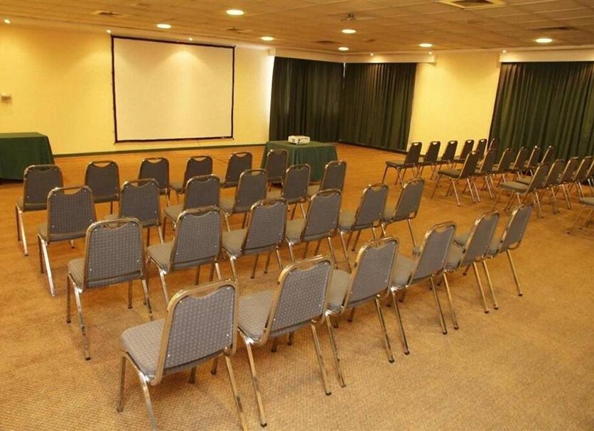 Ruang konferensi Foto