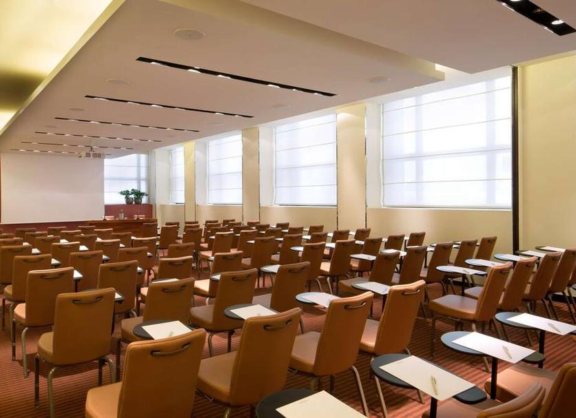 Ruang konferensi Foto
