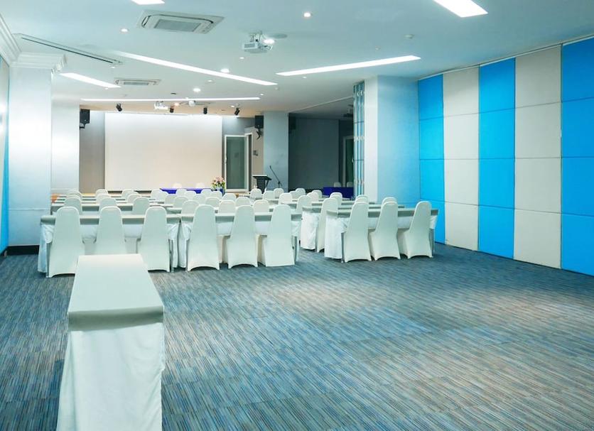 Ruang konferensi Foto