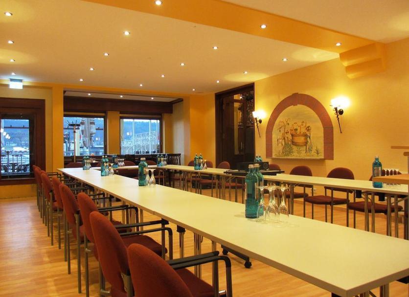 Ruang konferensi Foto