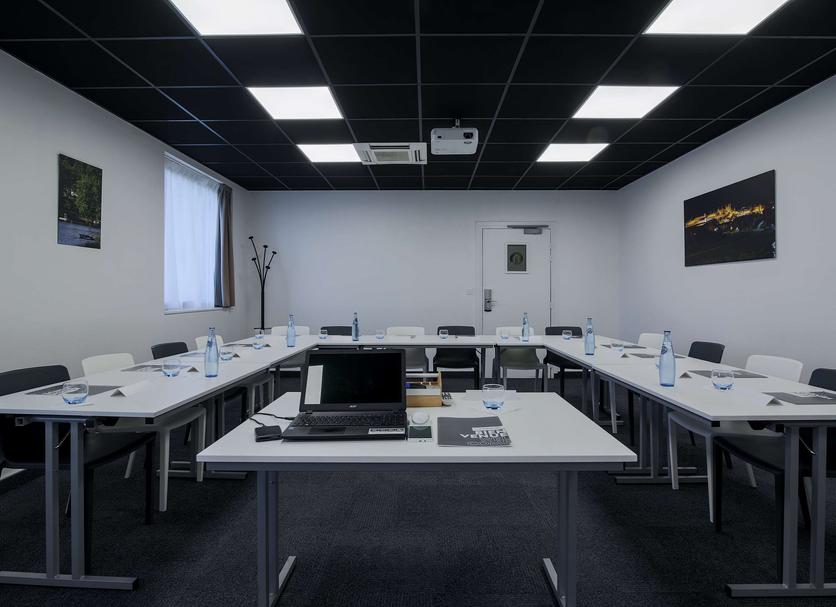 Ruang konferensi Foto