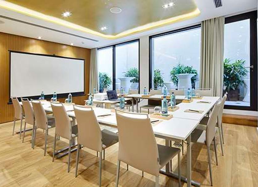 Ruang konferensi Foto