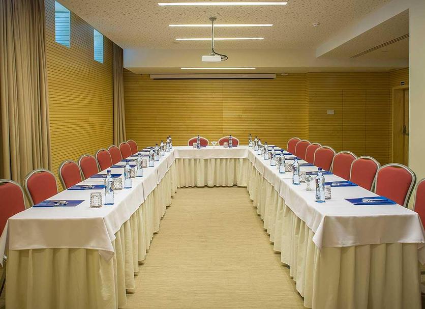 Ruang konferensi Foto