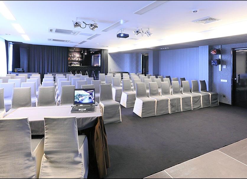 Ruang konferensi Foto