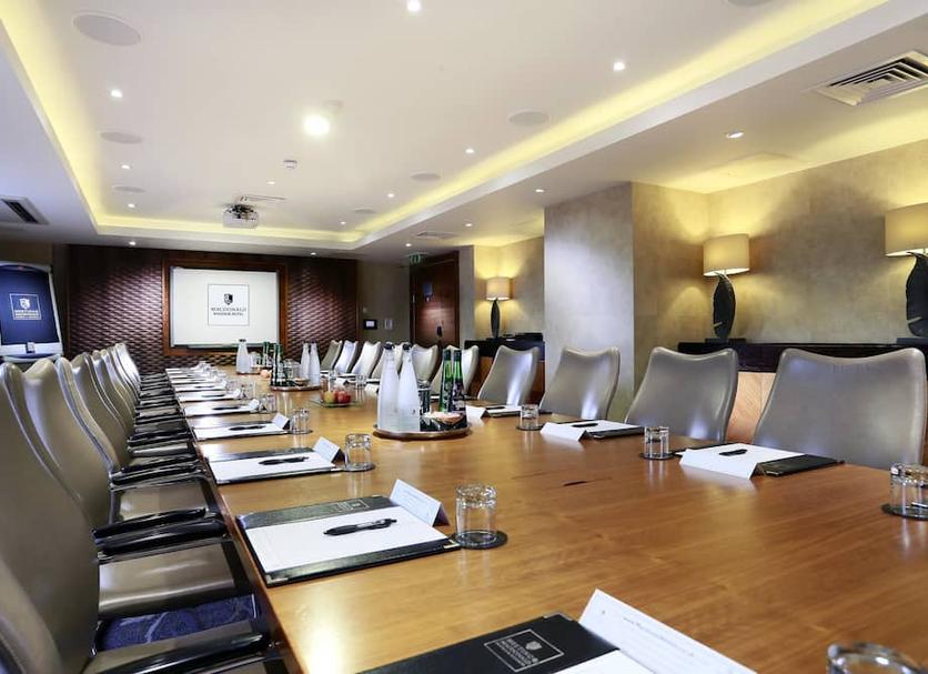 Ruang konferensi Foto
