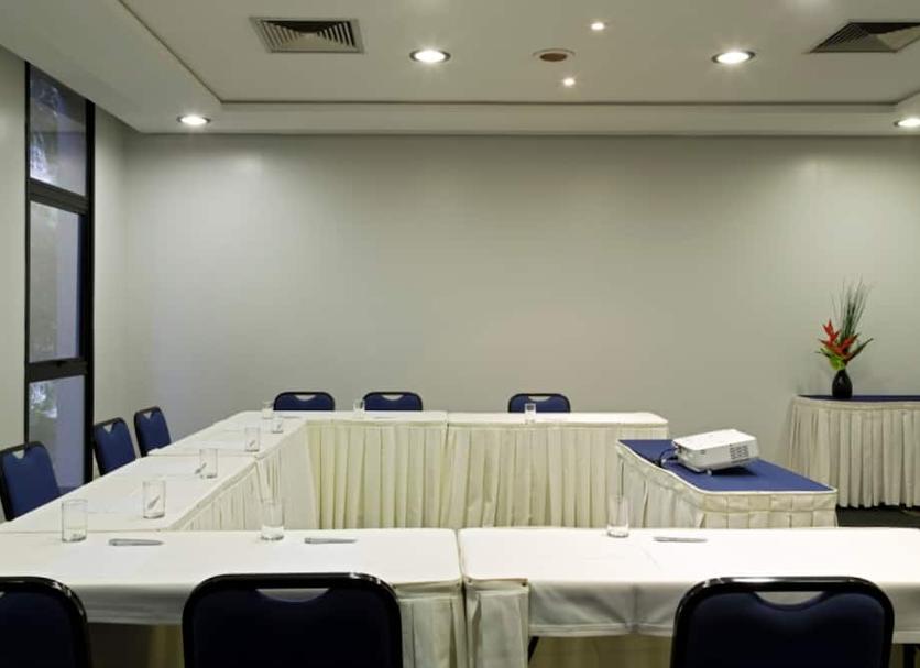 Ruang konferensi Foto