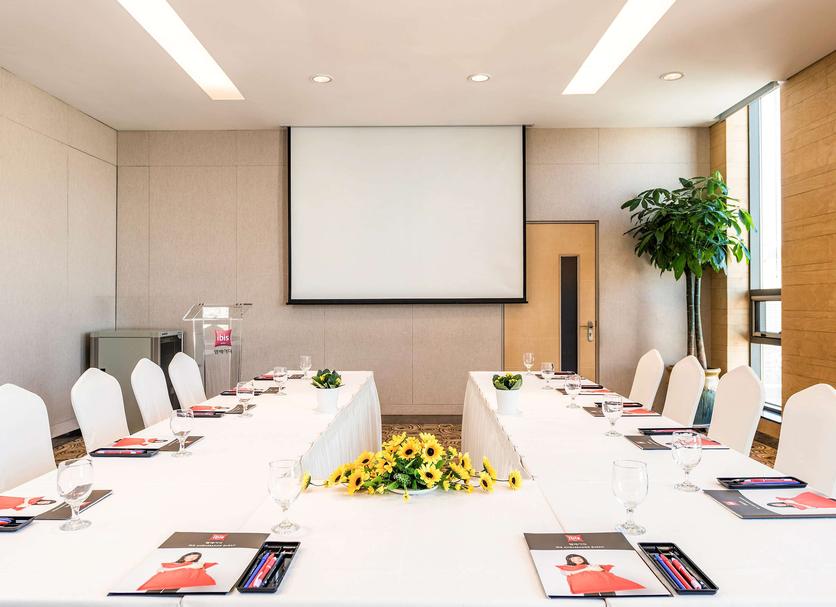 Ruang konferensi Foto