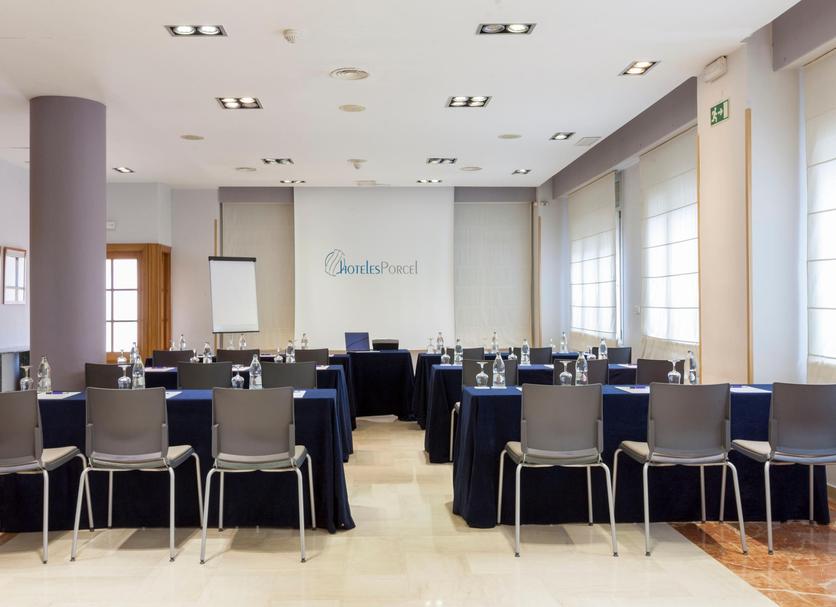 Ruang konferensi Foto