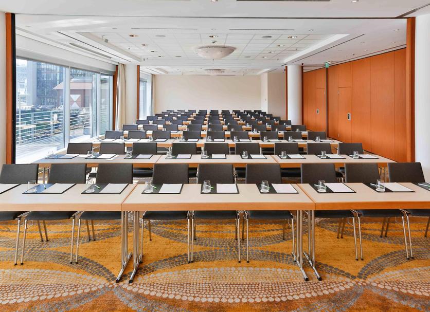 Ruang konferensi Foto