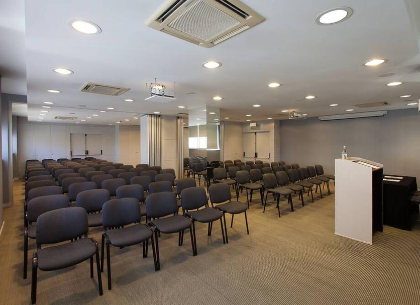 Ruang konferensi Foto