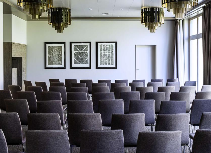 Ruang konferensi Foto