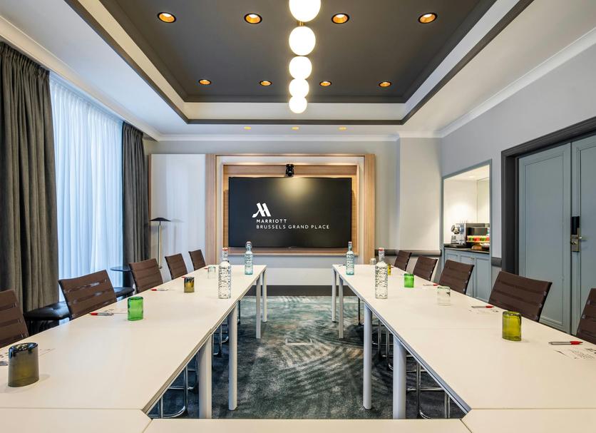 Ruang konferensi Foto