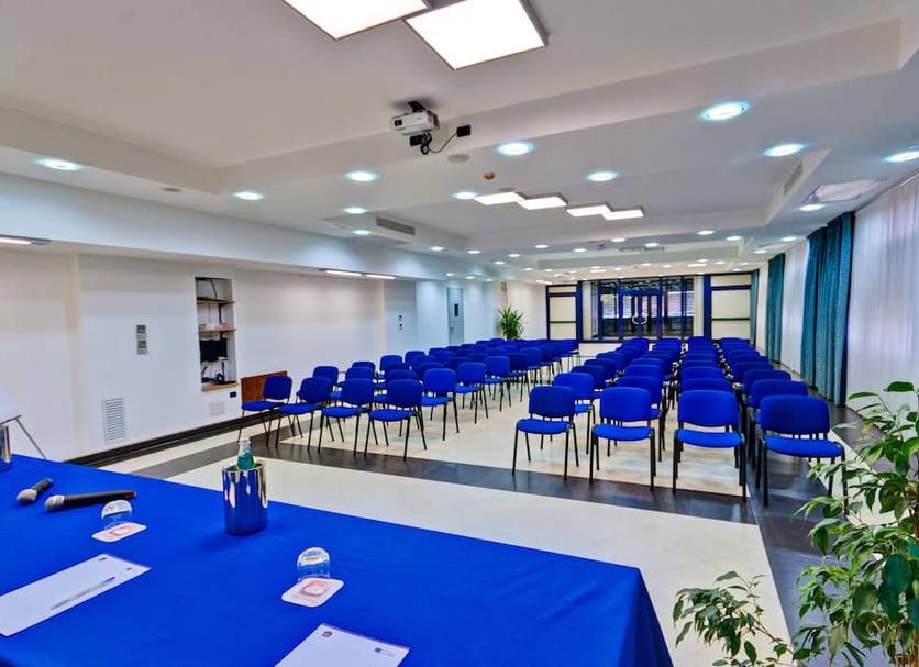 Ruang konferensi Foto