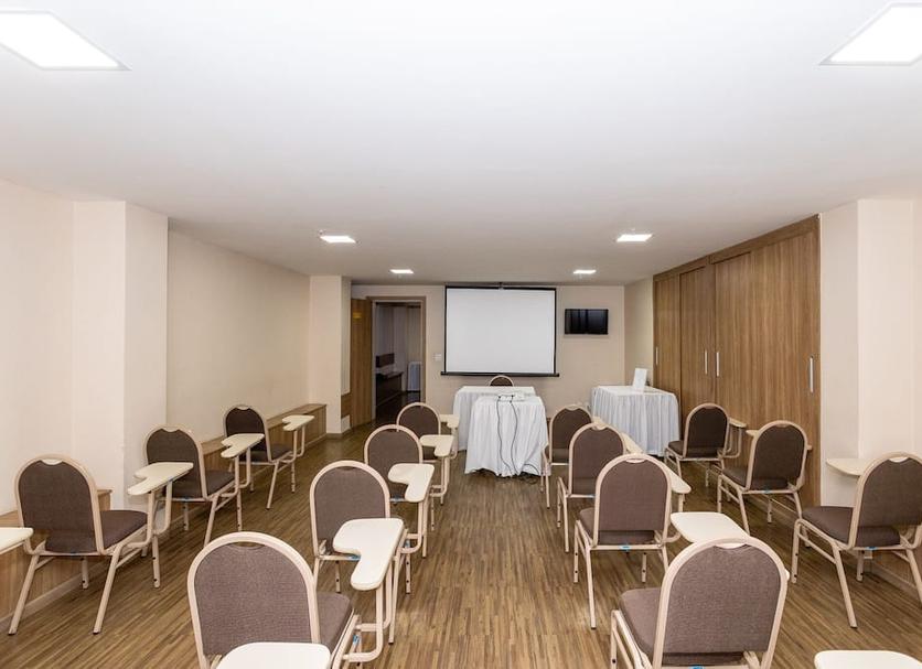 Ruang konferensi Foto