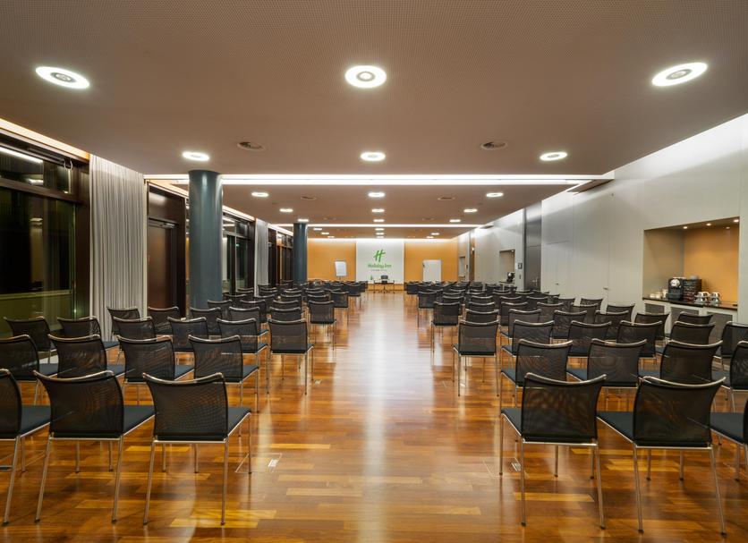 Ruang konferensi Foto